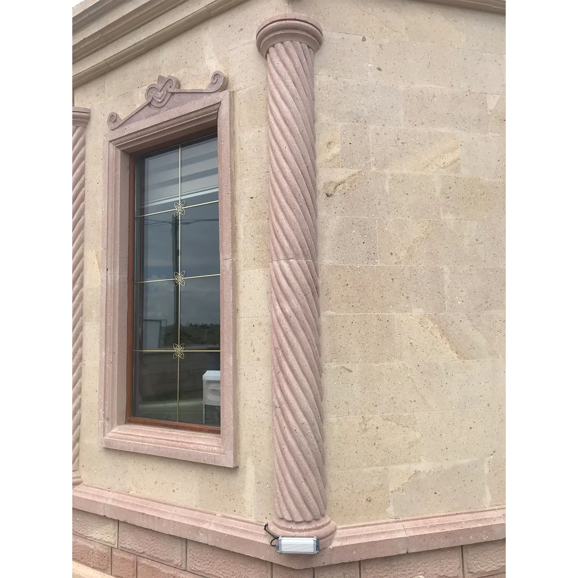 Kıvrımlı Başlıklı Sütun